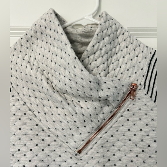 Maurice’s Sweater, Size small - Picture 3 of 5